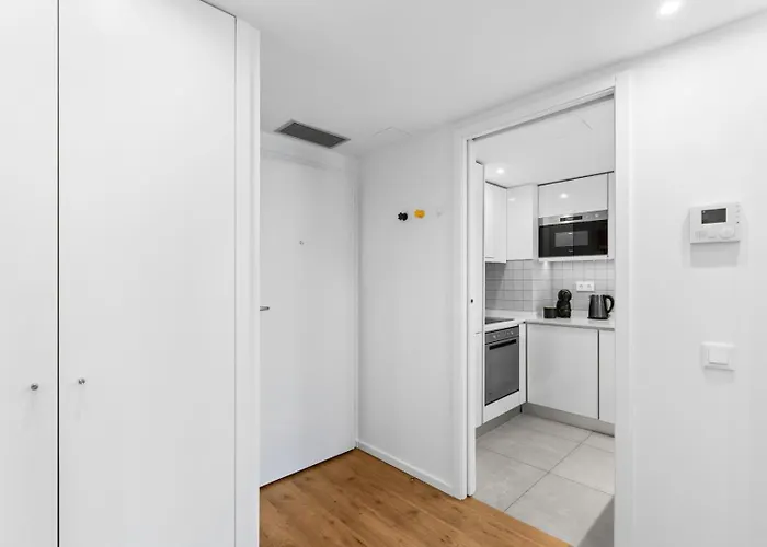 Bright With Balcony & Parking | Bonfim