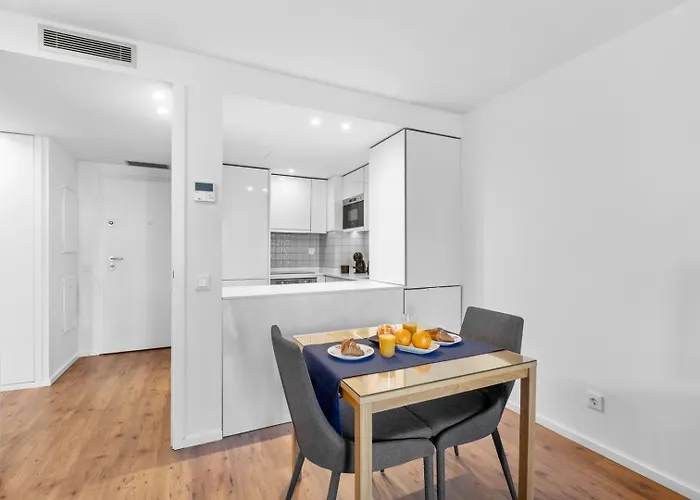 Bright With Balcony & Parking | Bonfim *