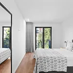 Bright With Balcony & Parking | Bonfim *