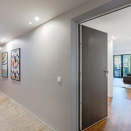 Bright With Balcony & Parking | Bonfim *