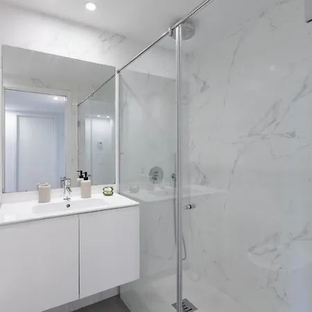 Bright With Balcony & Parking | Bonfim Apartamento