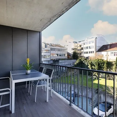 Bright With Balcony & Parking | Bonfim Apartment