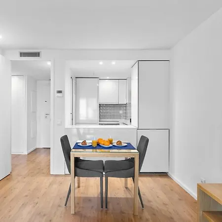 Bright With Balcony & Parking | Bonfim Porto