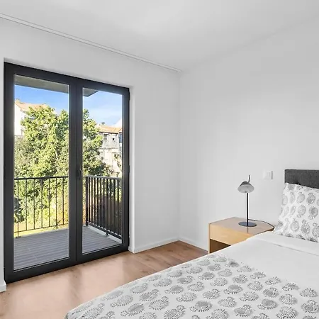 Bright With Balcony & Parking | Bonfim Apartment Porto