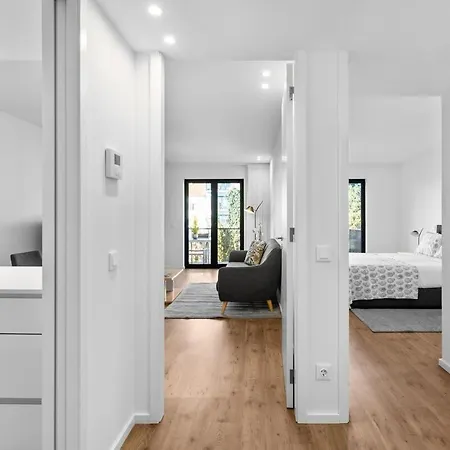 Bright With Balcony & Parking | Bonfim Apartment *