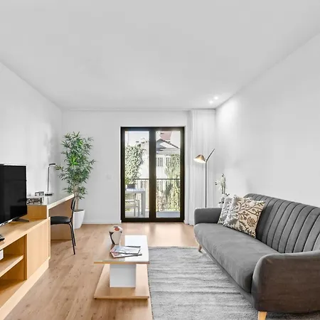 Bright With Balcony & Parking | Bonfim