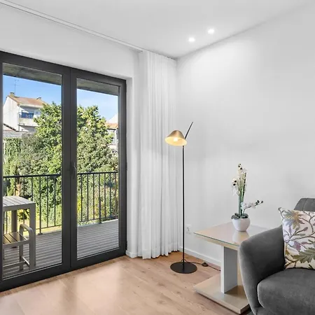 Bright With Balcony & Parking | Bonfim アパート
