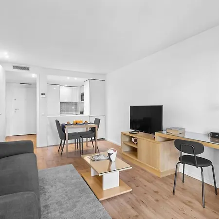 Bright With Balcony & Parking | Bonfim アパート *