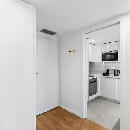 Bright With Balcony & Parking | Bonfim アパート