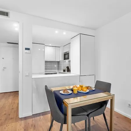 Bright With Balcony & Parking | Bonfim