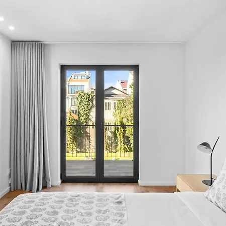 Bright With Balcony & Parking | Bonfim *