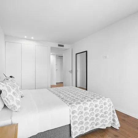 Bright With Balcony & Parking | Bonfim *