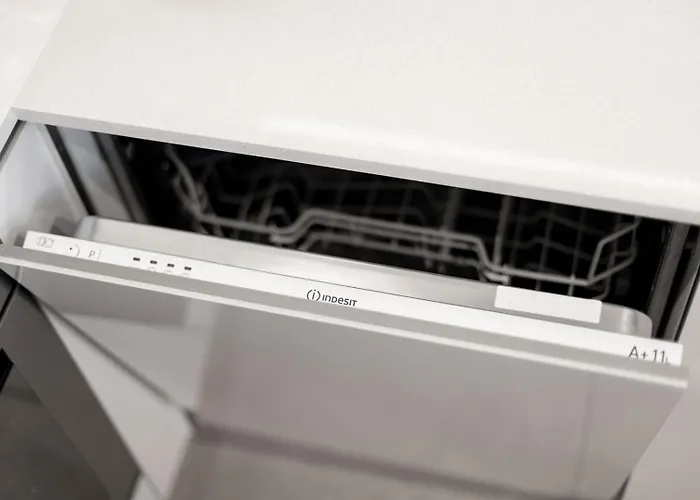 Bright With Balcony & Parking | Bonfim Apartamento