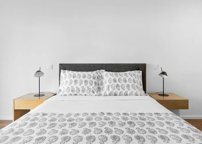 Bright With Balcony & Parking | Bonfim