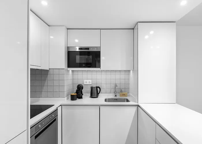 Bright With Balcony & Parking | Bonfim Apartamento