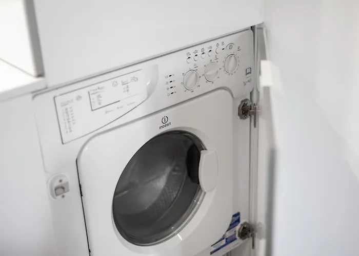 Bright With Balcony & Parking | Bonfim