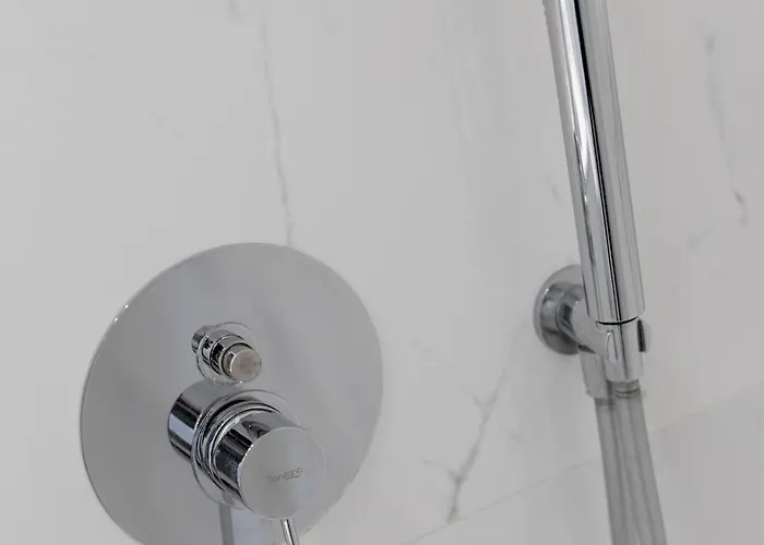 Bright With Balcony & Parking | Bonfim