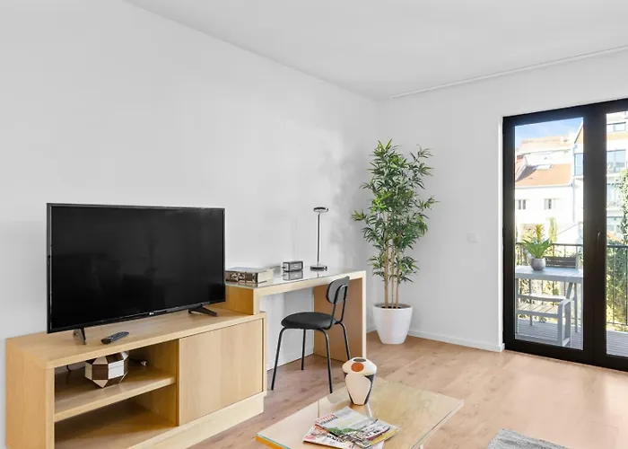 Bright With Balcony & Parking | Bonfim Oporto