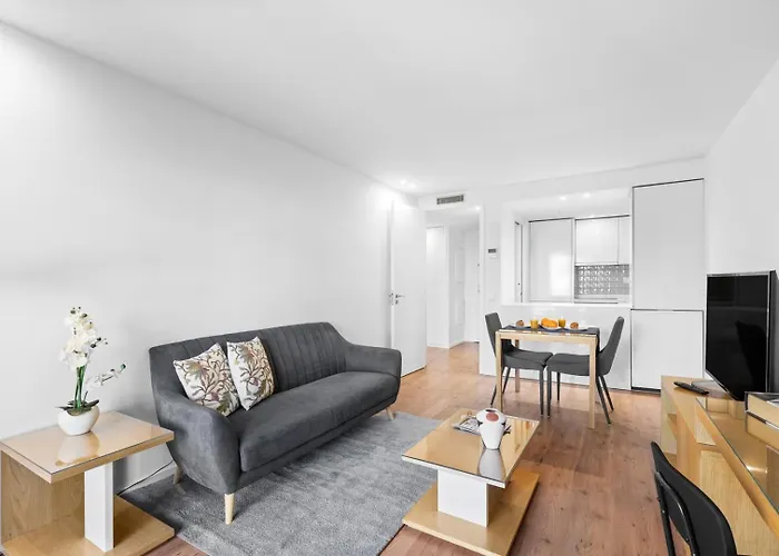 Apartamento Bright With Balcony & Parking | Bonfim Oporto