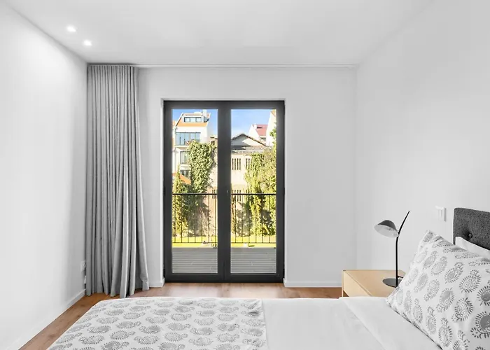 Bright With Balcony & Parking | Bonfim بورتو