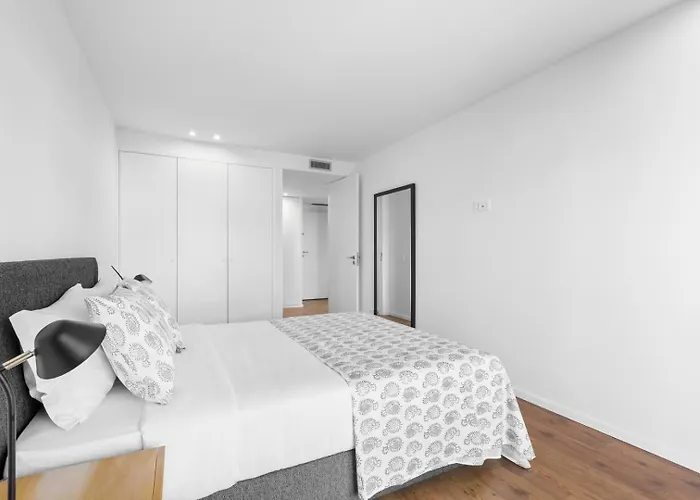 Apartamento Bright With Balcony & Parking | Bonfim Oporto