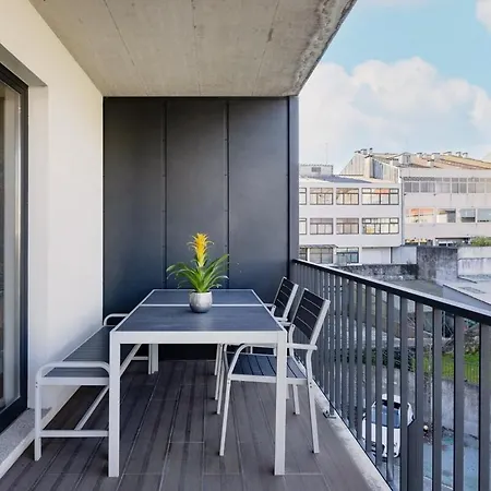 Bright With Balcony & Parking | Bonfim *