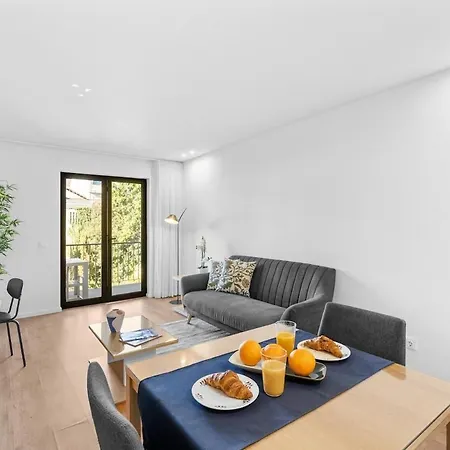 Bright With Balcony & Parking | Bonfim
