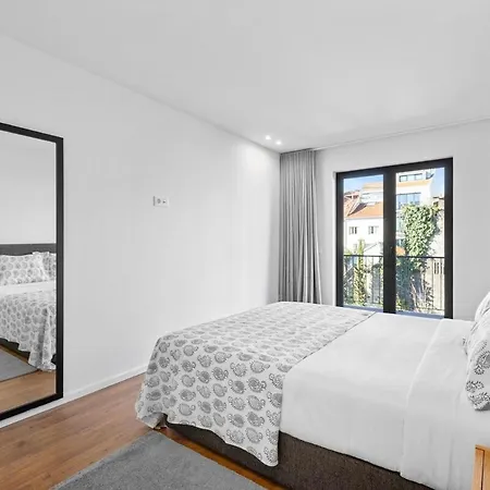 Bright With Balcony & Parking | Bonfim Appartement Oporto