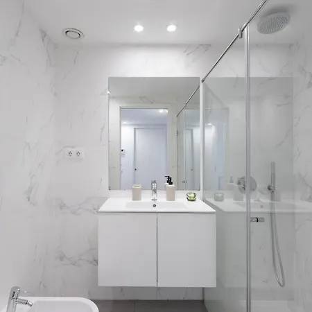 Bright With Balcony & Parking | Bonfim