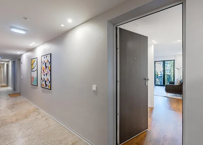 Bright With Balcony & Parking | Bonfim *