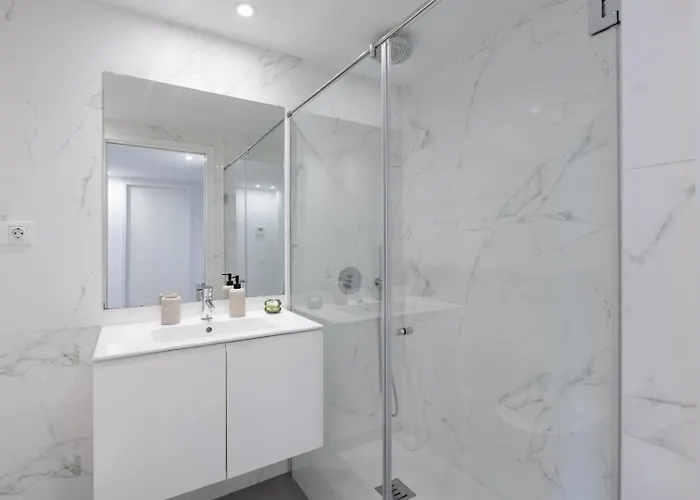 Bright With Balcony & Parking | Bonfim Apartament