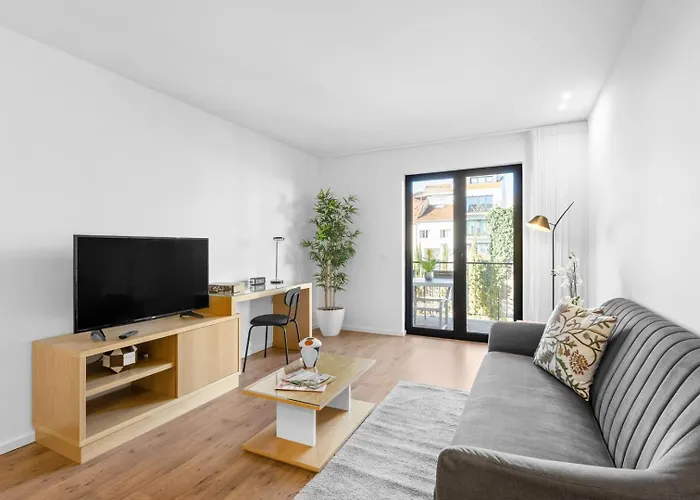 Bright With Balcony & Parking | Bonfim Porto