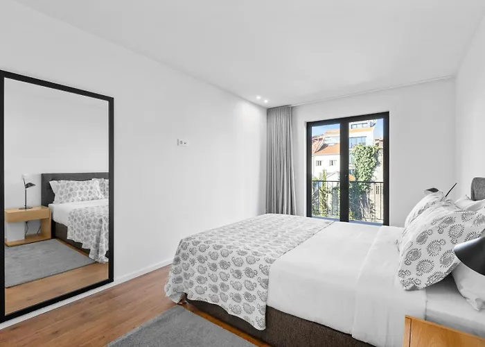 Bright With Balcony & Parking | Bonfim Apartament