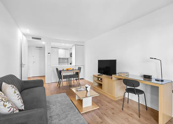 Bright With Balcony & Parking | Bonfim Apartament