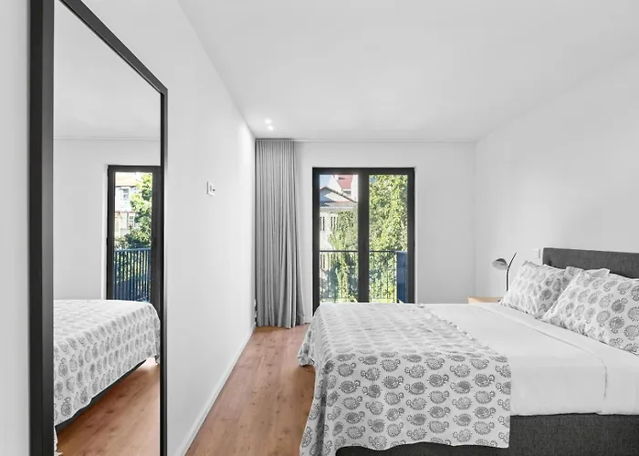 Bright With Balcony & Parking | Bonfim *